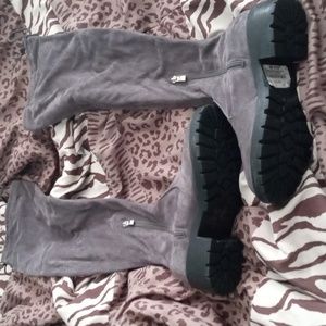 SOFT SUEDE GREY KNEE HIGH BOOTS SIZE 8 ONLY TRIED ON NWT